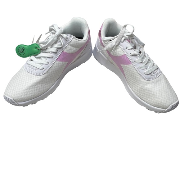 Diadora Sneaker Size 7.5 women. - Picture 9 of 15